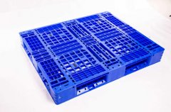 塑料托盤(pán)長(zhǎng)期暴漏會(huì)不會(huì)受潮？